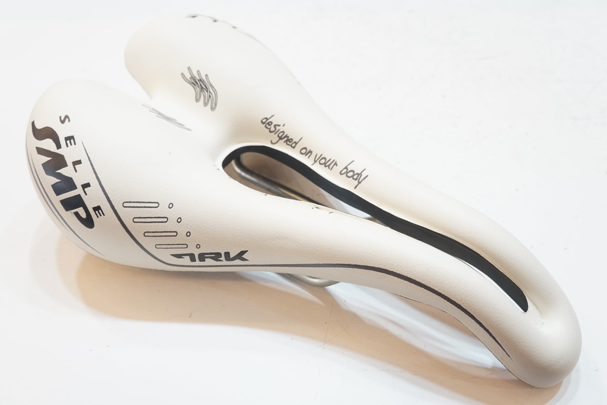 SELLE SMP 「セラ エスエムピー」 TRK サドル / バイチャリ浦和ベース