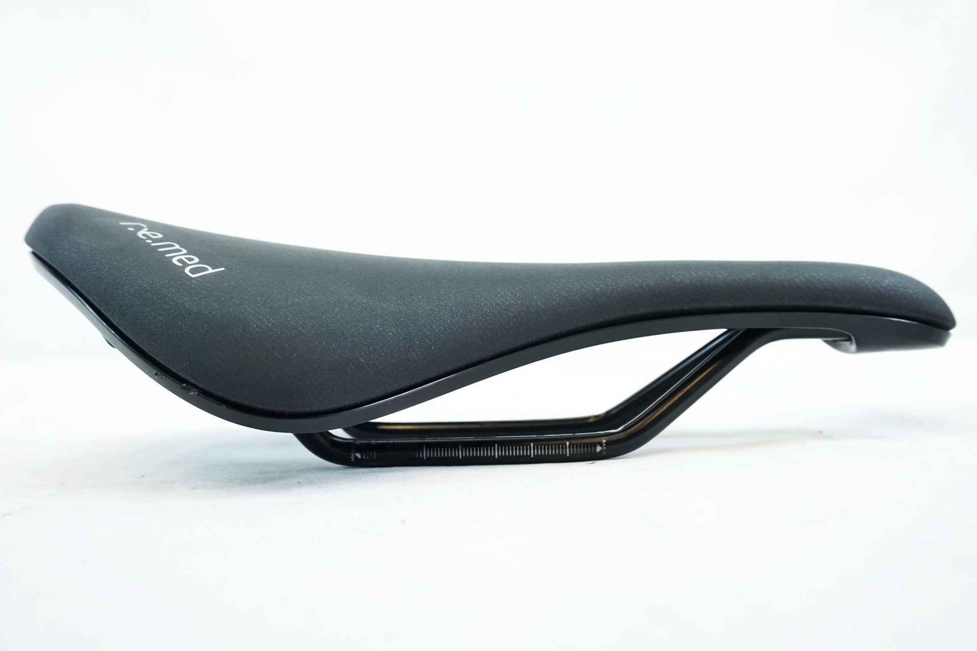 SELLE ROYAL 「セライタリア」 R.e.med 3 サドル / 有明ガーデン店