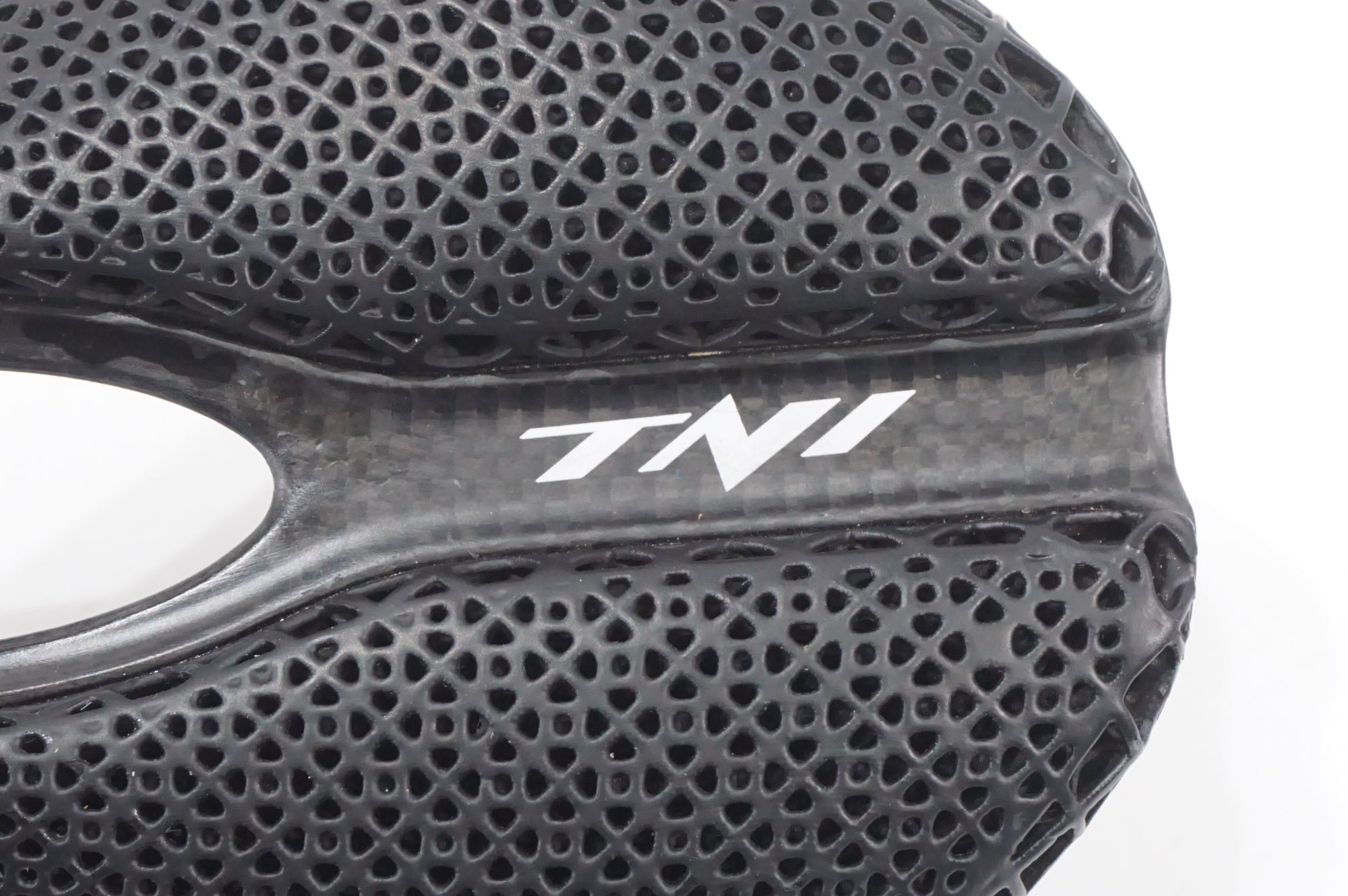 TNI 「ティーエヌアイ」 3D PRINTING 2 カーボンレールサドル / AKIBA店