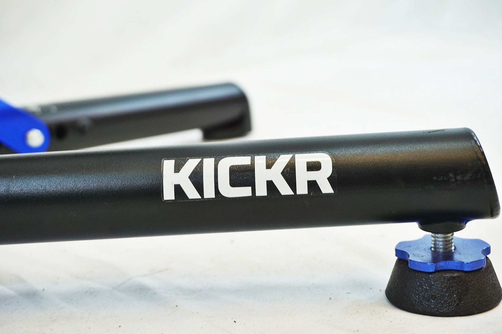 WAHOO 「ワフー」 KICKR V4 WF113 スマートトレーナー / 有明ガーデン店