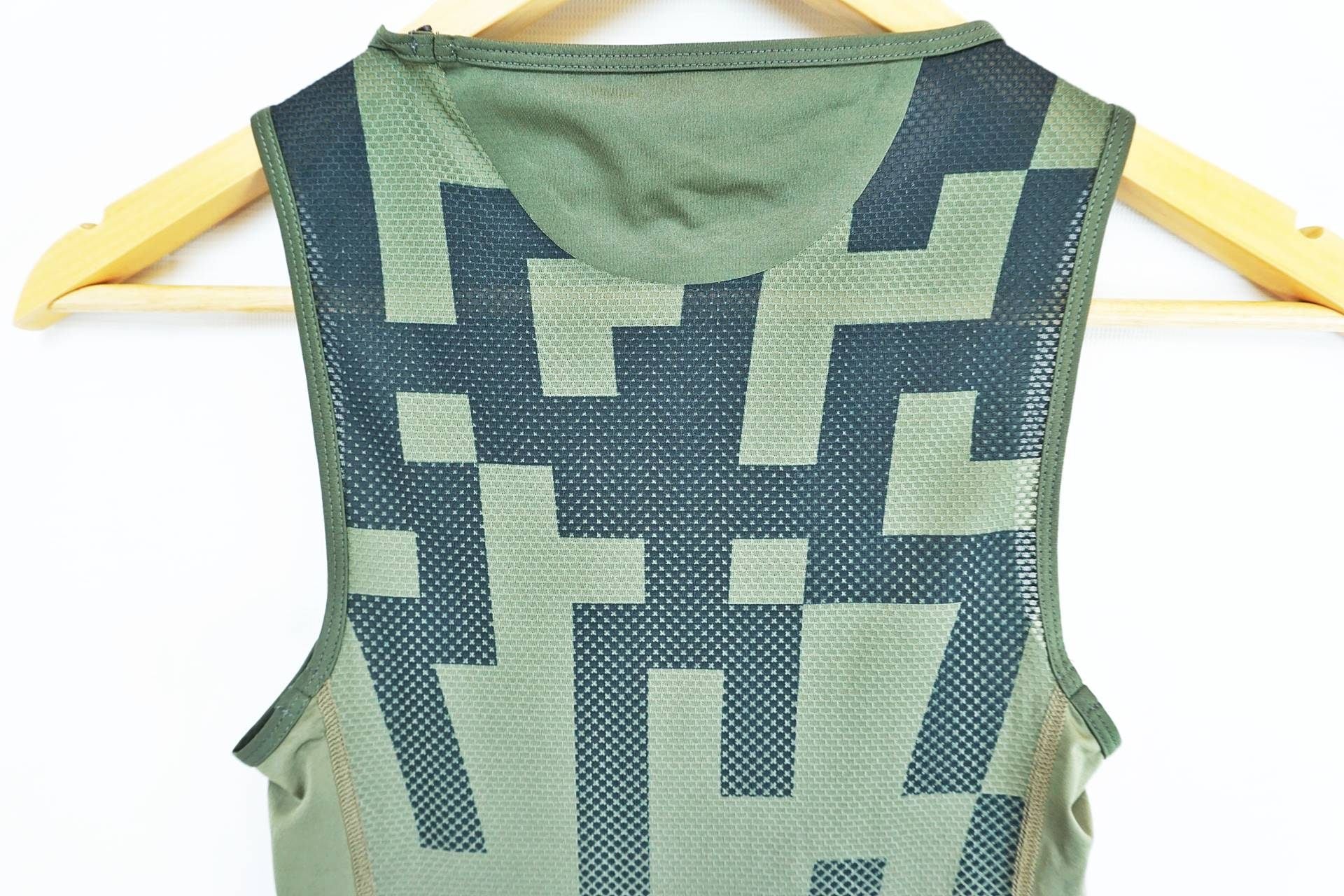 RAPHA 「ラファ」 SOUPLESS SLEEVELESS BASE LAYER AERO BLOCK XXSサイズ シャツ / 有明ガーデン店