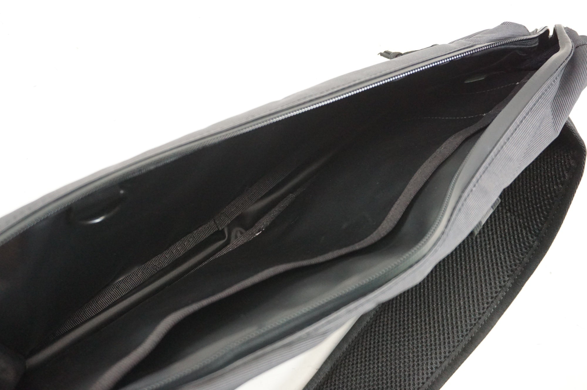 CHROME 「クローム」 KADET MESSENGER ボディバッグ / 宇都宮店