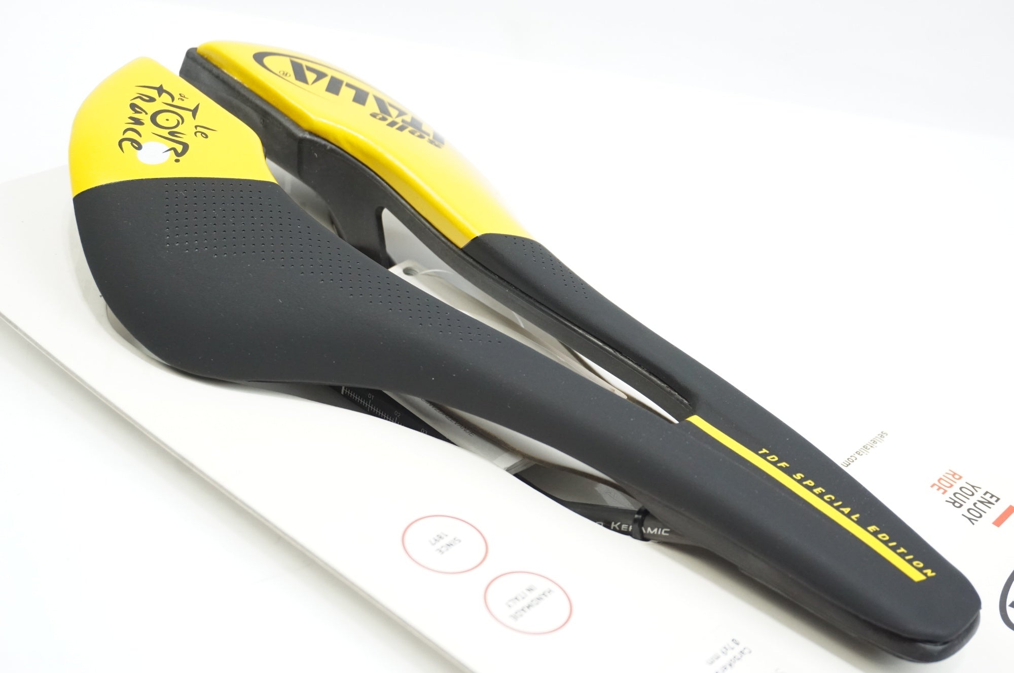 SELLE ITALIA 「セライタリア」 SP-01 SUPER FLOW KIT CARBONIO TDF EDITION サドル / 中目黒店